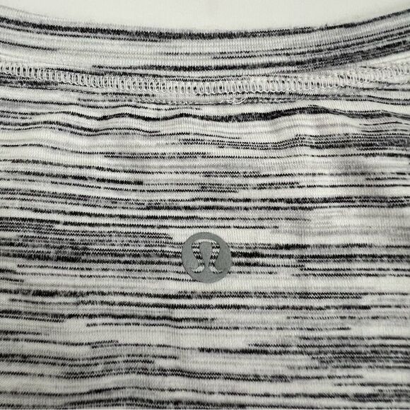 Lululemon Make Miles Count Short Sleeve tee women’s size 6 gray - Picture 6 of 6